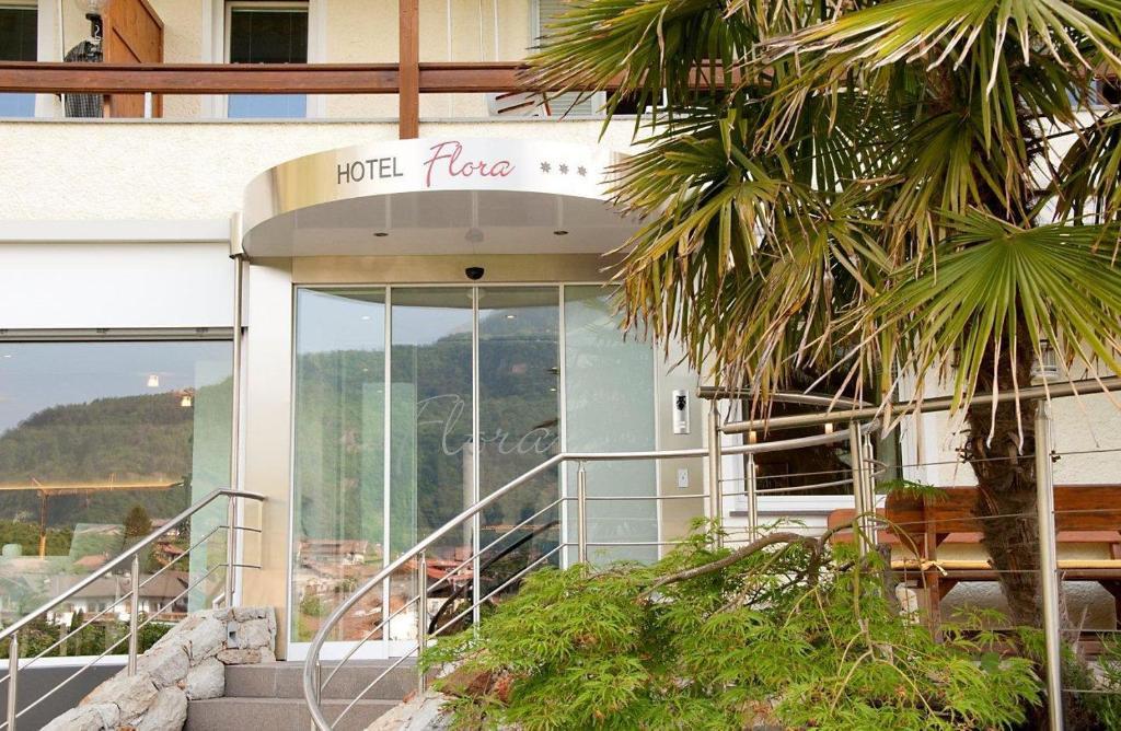 Hotel Flora Lagundo Esterno foto