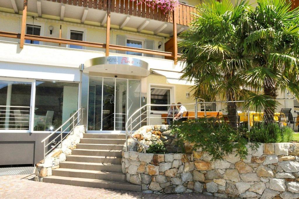 Hotel Flora Lagundo Esterno foto